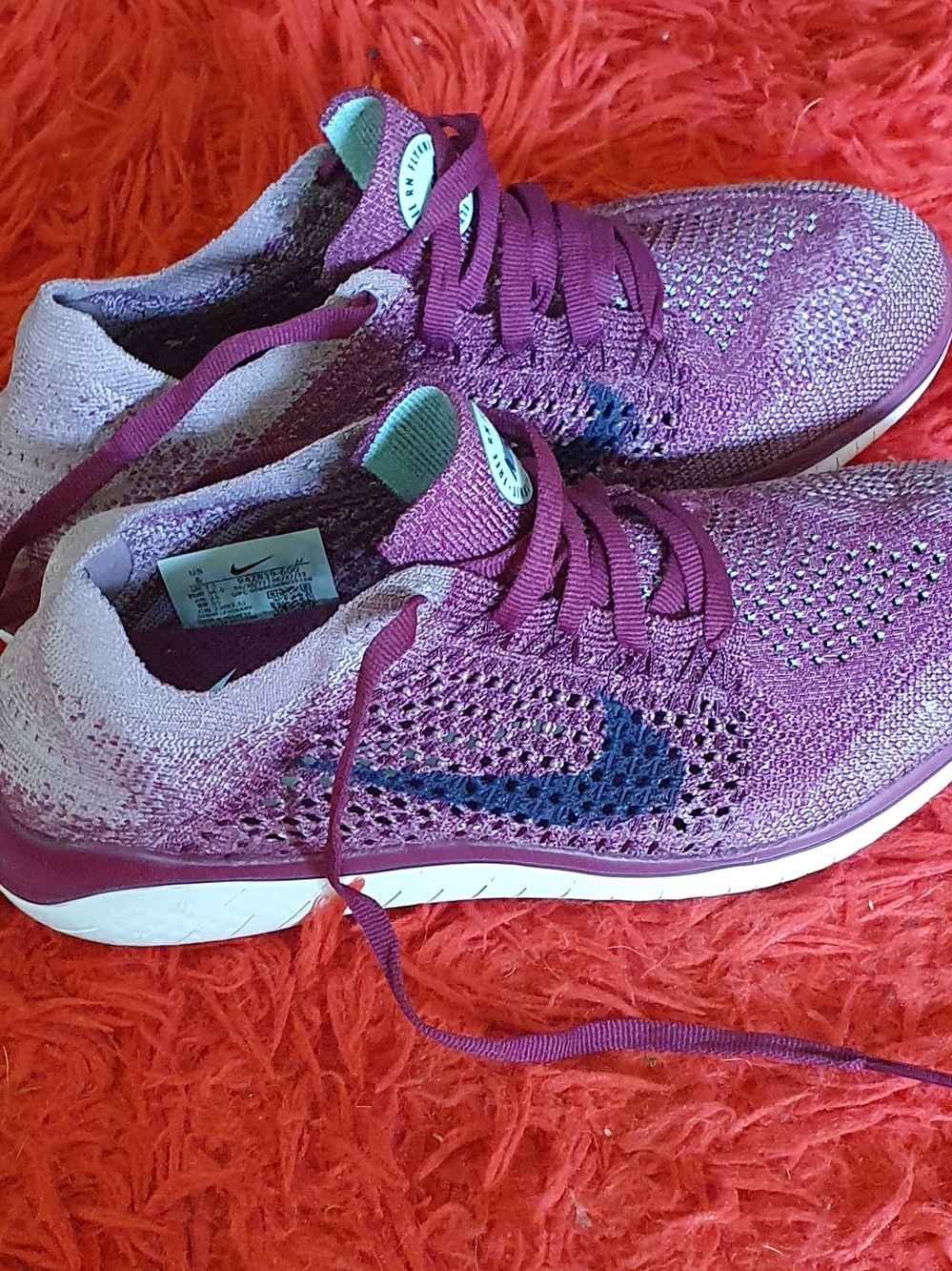 Nike Women’s Flyknit Running Shoes SZ 6 - Like NEW